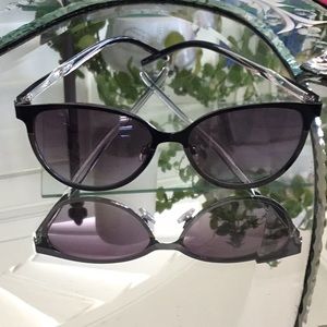 Non-branded women’s fashionable eyewear